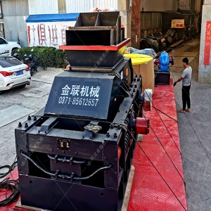 大型彈簧式對輥制砂機設備發貨圖片