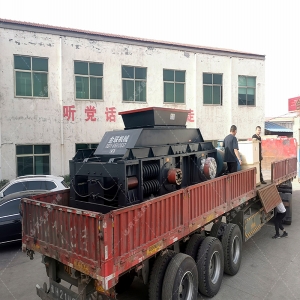 1200x800型半自動液壓對輥制砂機發貨圖片